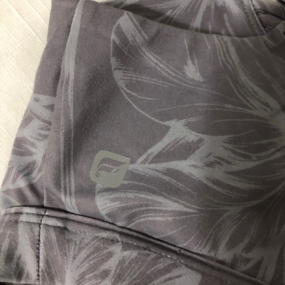 Fabletics grey strapped back sports bra - Picture 4 of 7